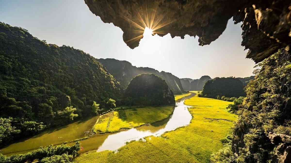 Tam Cốc Ninh Bình có gì? Săn vé xe khách giá tốt trên app ngân hàng đến  thưởng ngoạn ngay