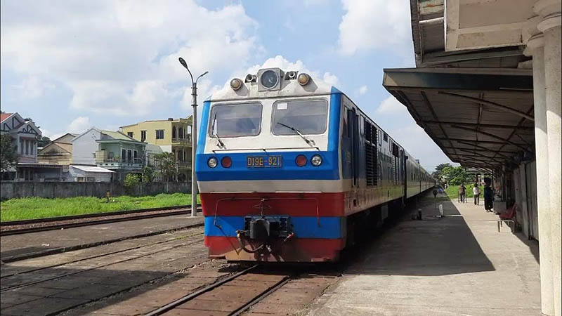 Tàu SE thường đúng giờ và chạy nhanh hơn các loại tàu khác