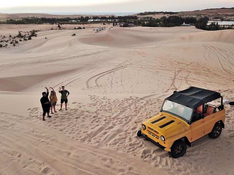 Xe Jeep tham quan Đồi cát Mũi Né